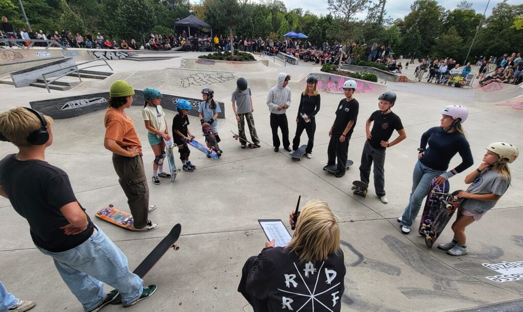 Juliane beim Riders Meeting, Street Division Frauen